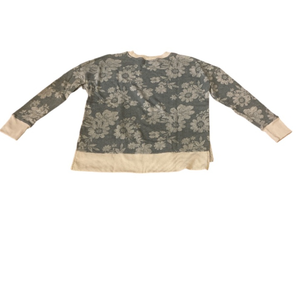 Time and tru medium women’s crewneck with dark and light blue flowers